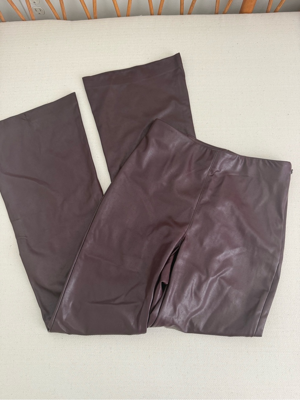 Aritzia - Wilfred Vegan Leather Wide-Leg Pants in Deep Wine - Picture 2 of 6